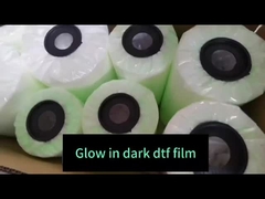 gloeiend in donkere dtf-film